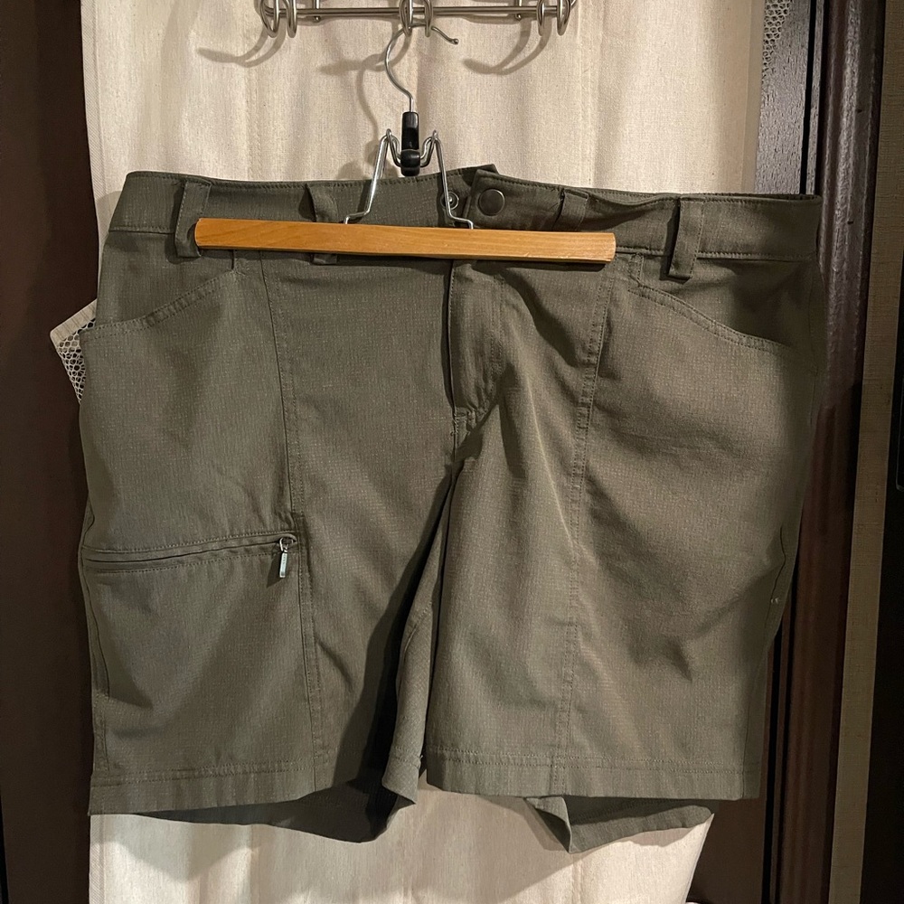 Duluth Women’s shorts army green 16